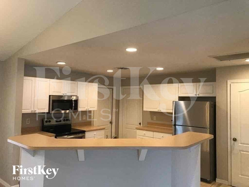 335 Hermosa Ave - Photo 5 of 12