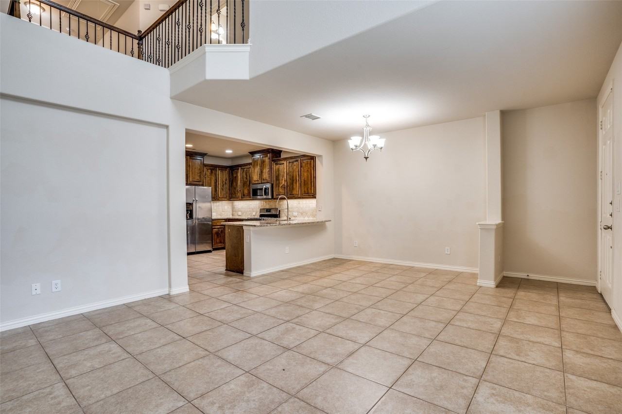 543 Matthew Pl - Photo 3 of 22