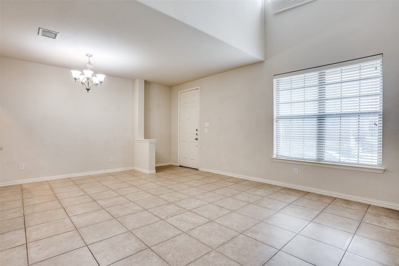 543 Matthew Pl - Photo 4 of 22