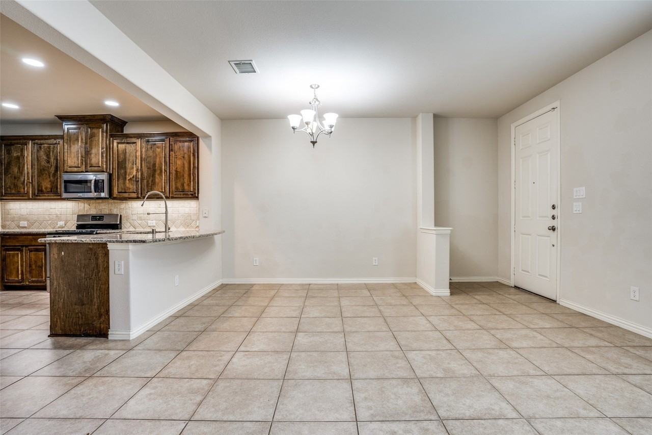 543 Matthew Pl - Photo 5 of 22