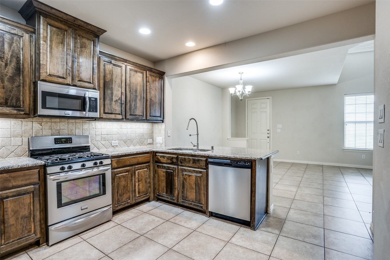 543 Matthew Pl - Photo 7 of 22
