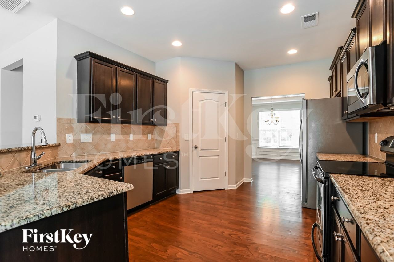9628 Loughlin Ln - Photo 6 of 16