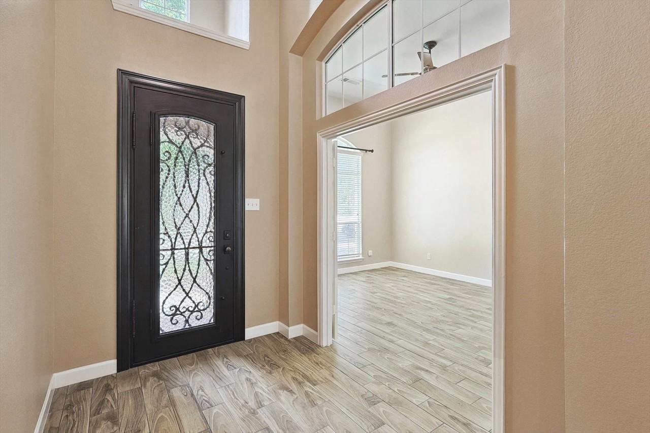 1231 Golf Club Dr - Photo 2 of 34