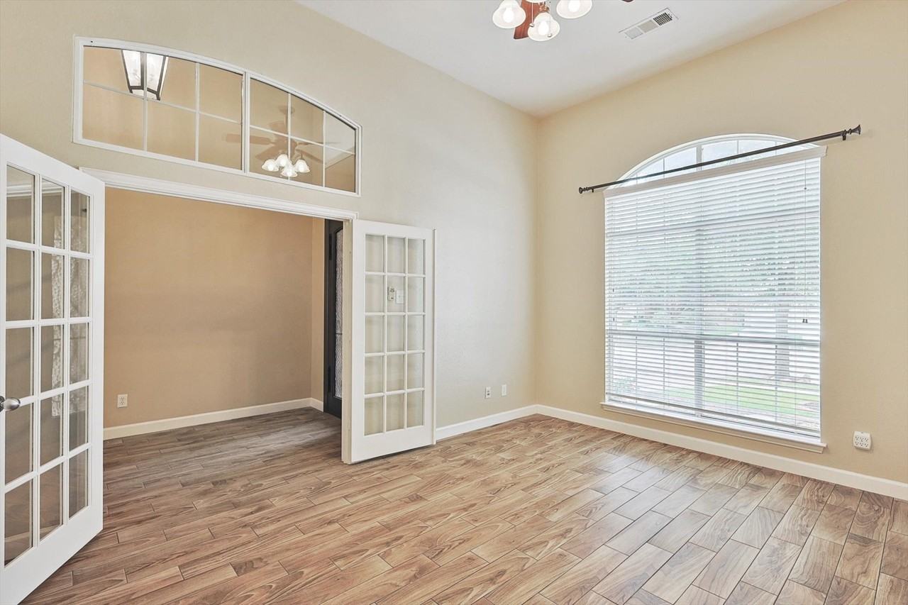 1231 Golf Club Dr - Photo 3 of 34
