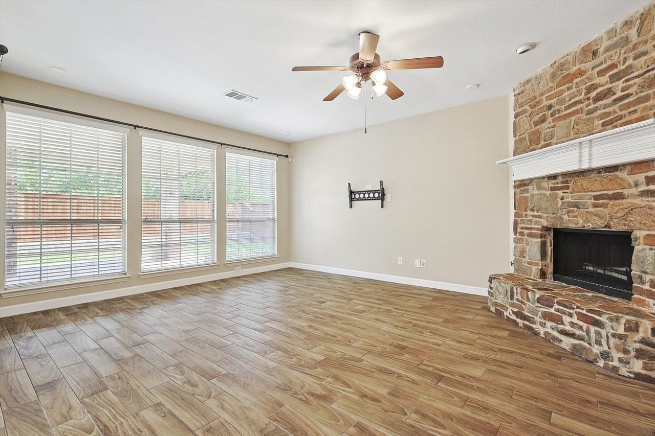 1231 Golf Club Dr - Photo 6 of 34