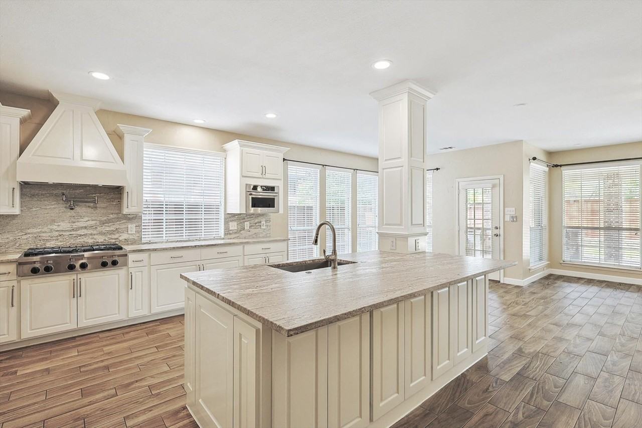1231 Golf Club Dr
