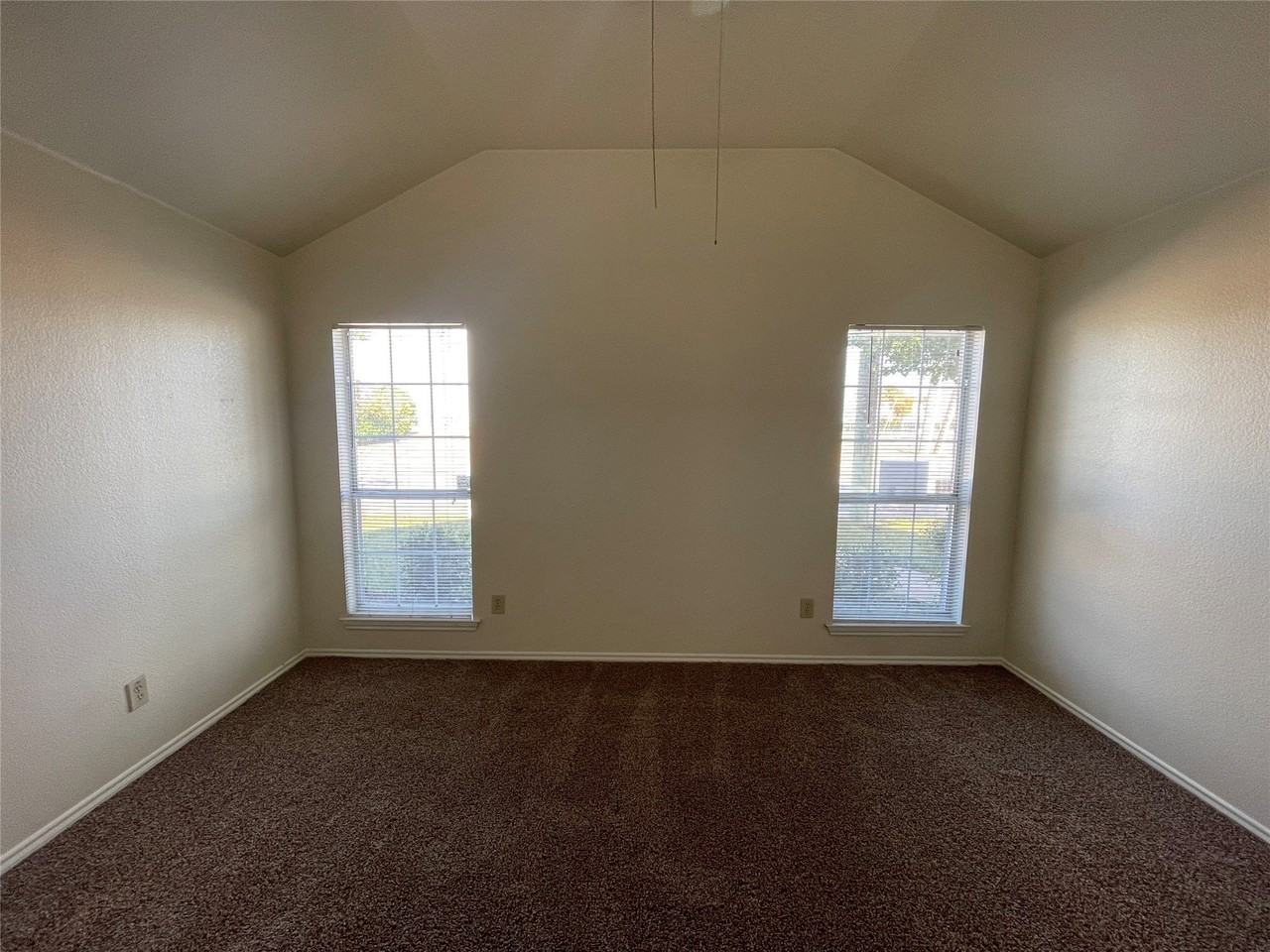 4920 Morningside Dr - Photo 3 of 14