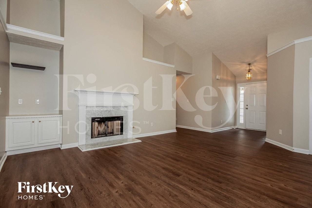 8954 Lake Ct - Photo 2 of 15