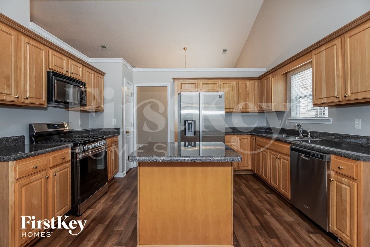 8954 Lake Ct - Photo 5 of 15