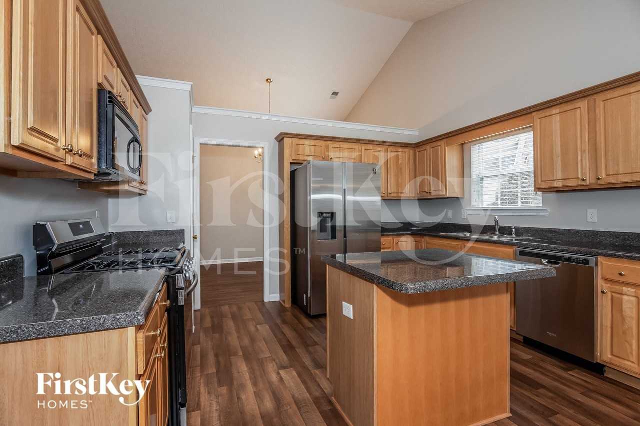 8954 Lake Ct - Photo 6 of 15