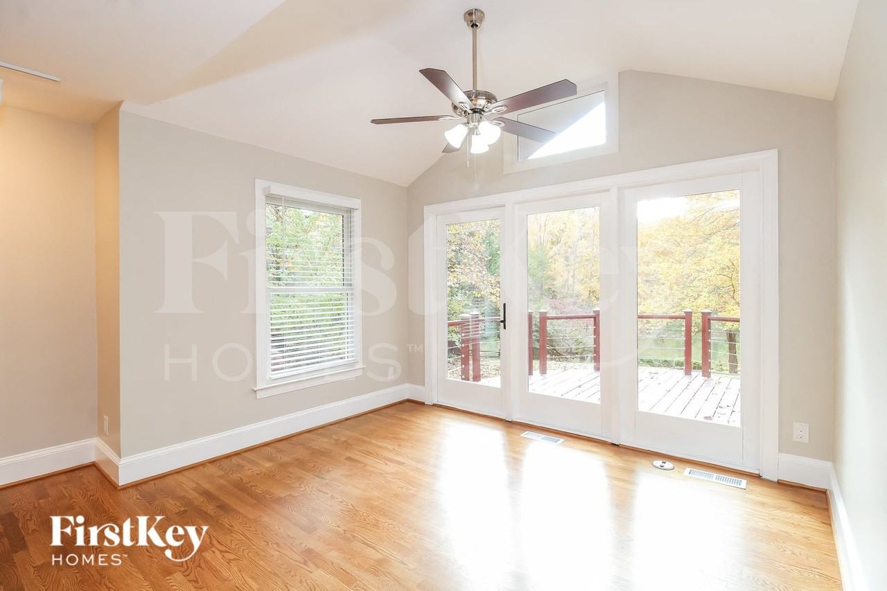 5421 Garden Lake Dr - Photo 2 of 15