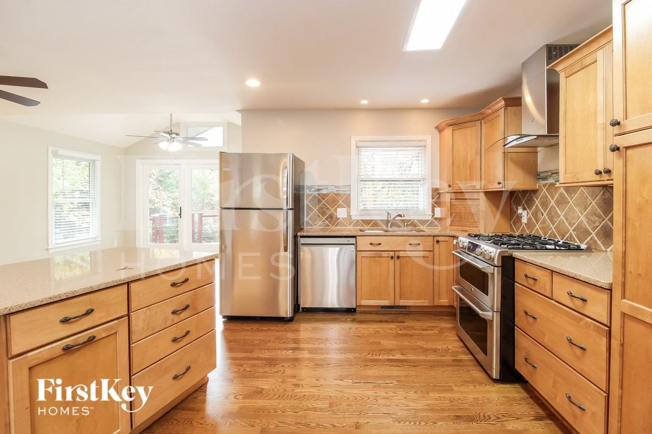 5421 Garden Lake Dr - Photo 5 of 15