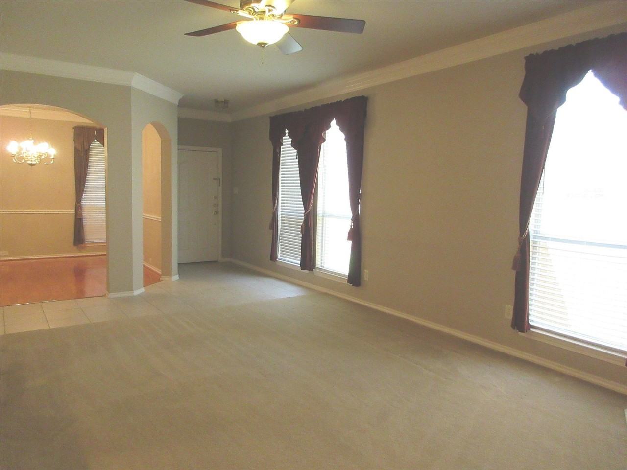 5908 Blanchard Dr - Photo 4 of 31