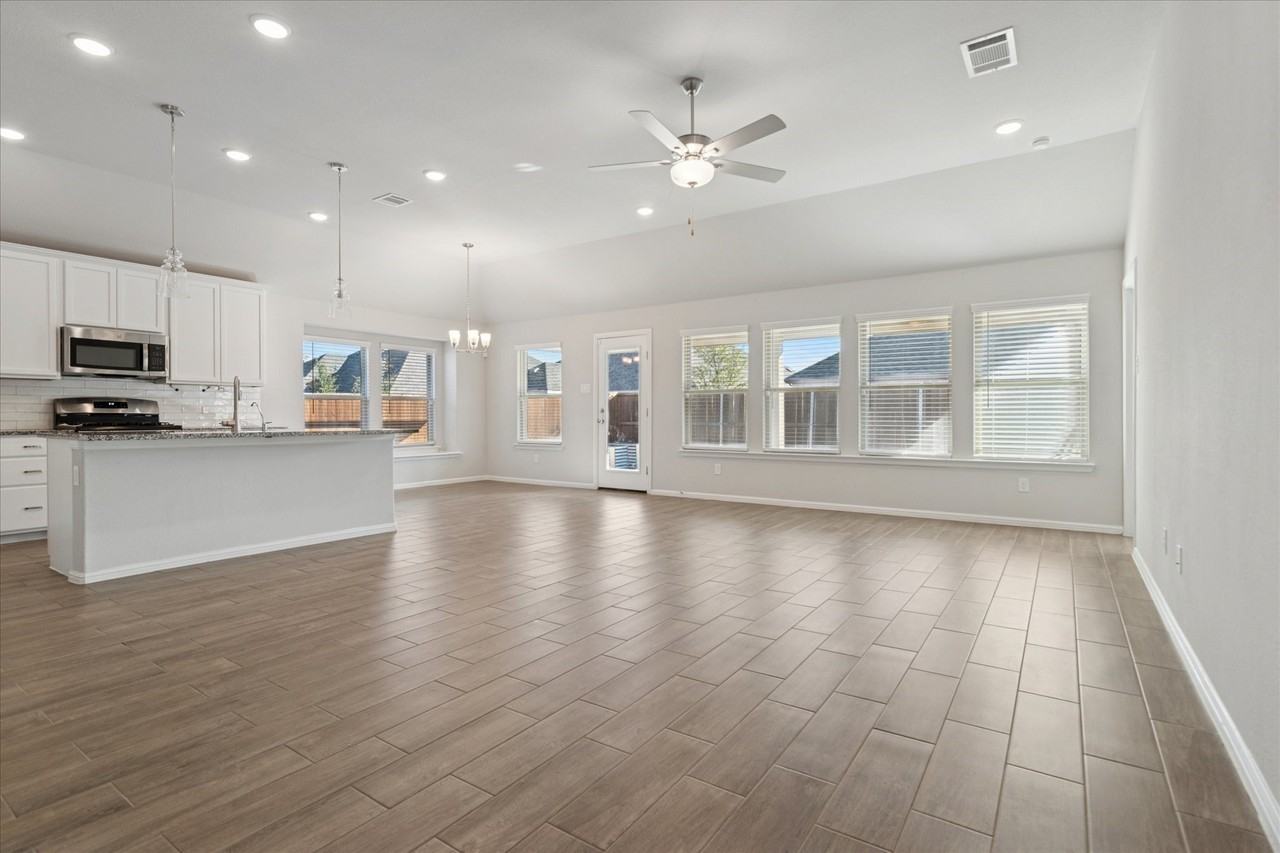 13068 Mizell Ln - Photo 5 of 25