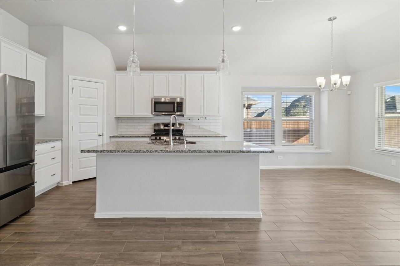 13068 Mizell Ln - Photo 7 of 25