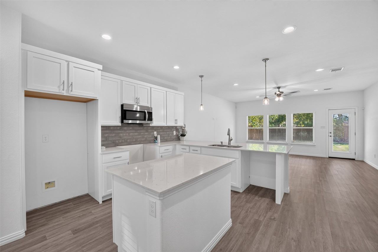 2404 Macon St - Photo 6 of 28