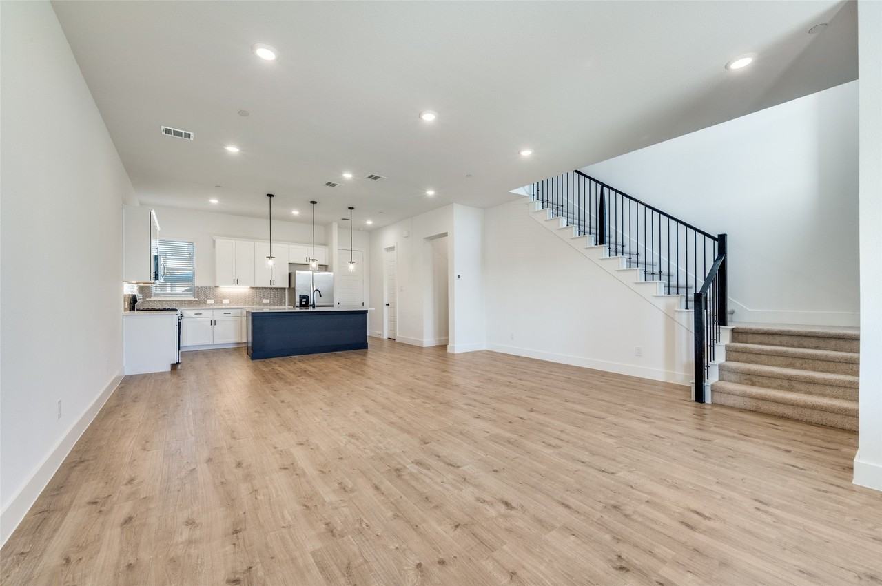 4405 Cave Springs St - Photo 3 of 13