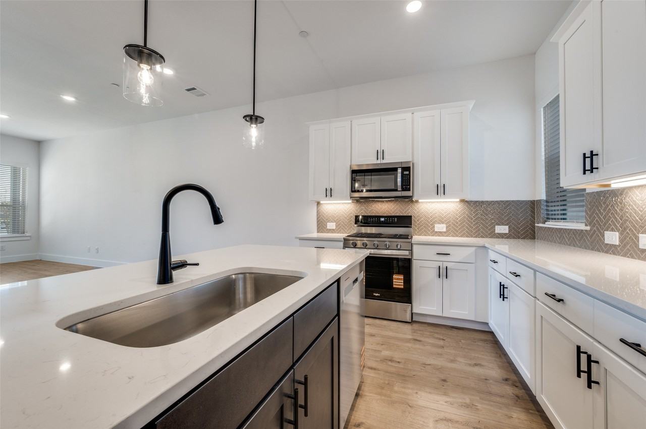 4405 Cave Springs St - Photo 5 of 13