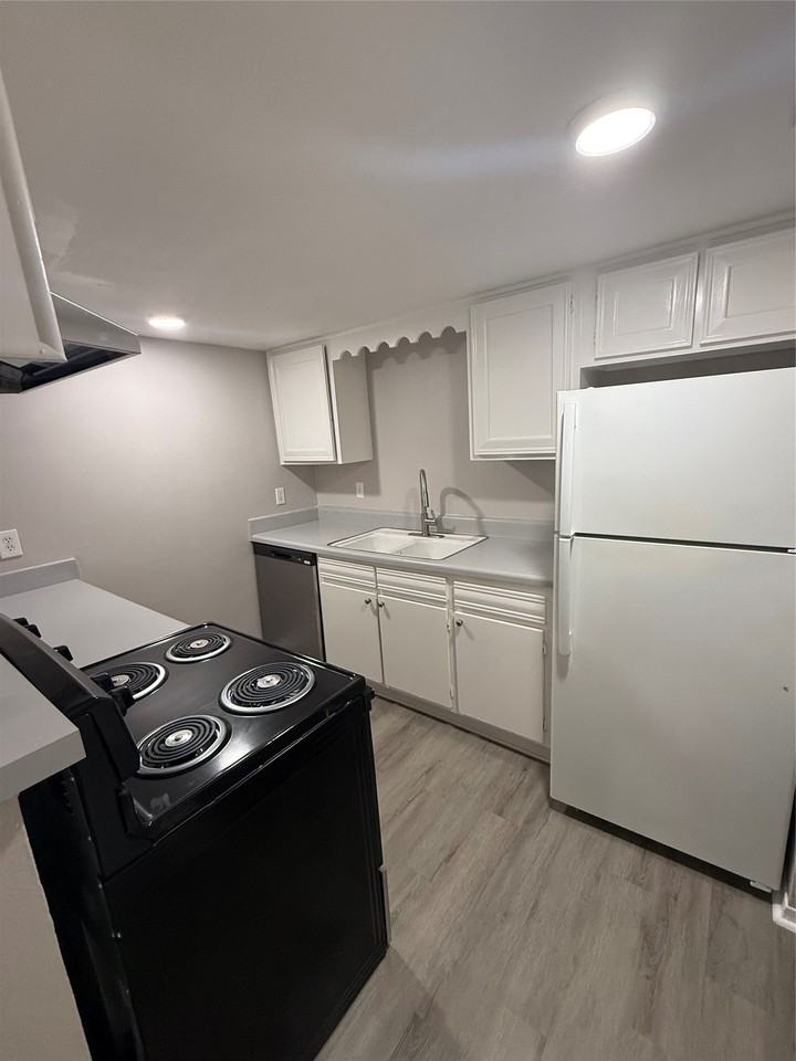 5915 Harvest Hill Rd #2080 - Photo 4 of 10