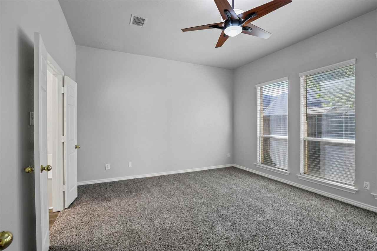 204 Arbor Creek Dr - Photo 5 of 21