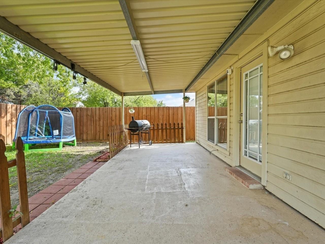 4702 Grovetree Ln - Photo 4 of 13