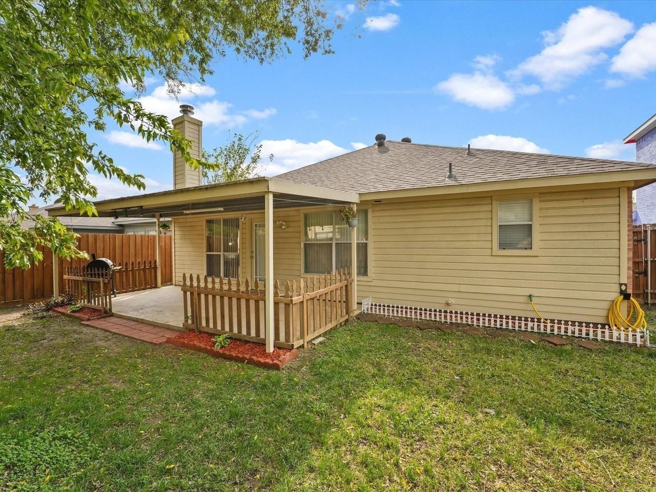 4702 Grovetree Ln - Photo 5 of 13