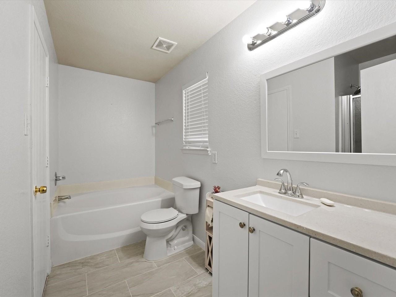 4702 Grovetree Ln - Photo 6 of 13
