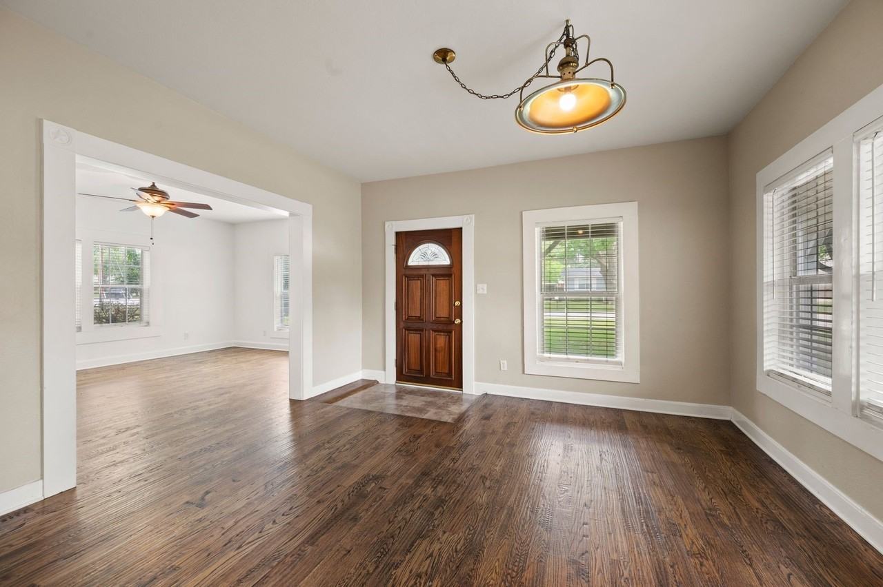 6212 Westcoat Dr - Photo 4 of 38