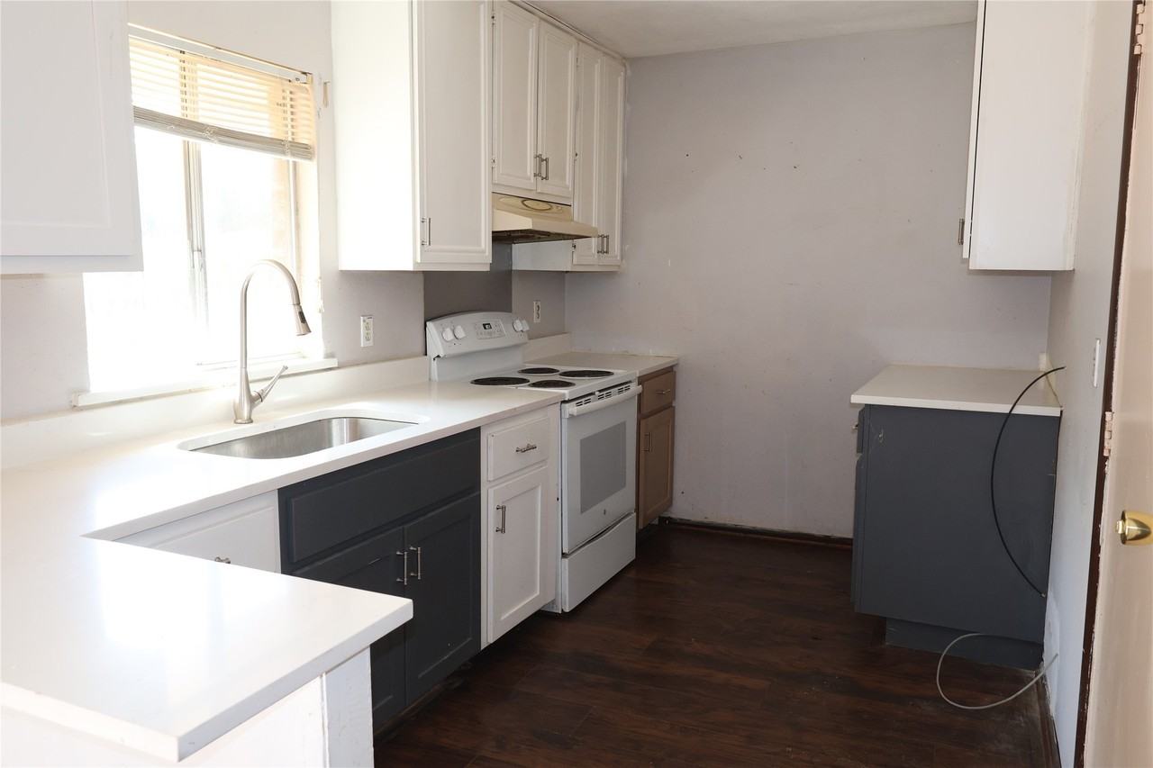 4809 Frontier Rd - Photo 2 of 10
