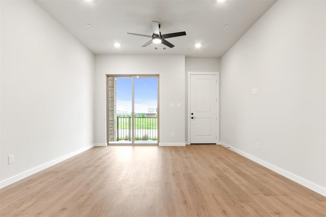 604 Tall Grass Trl - Photo 2 of 19