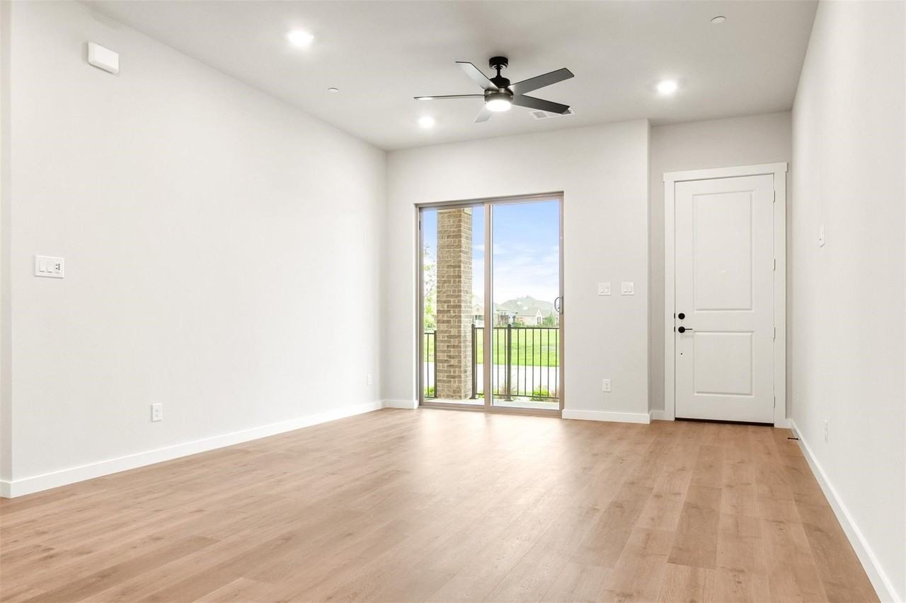 604 Tall Grass Trl - Photo 3 of 19