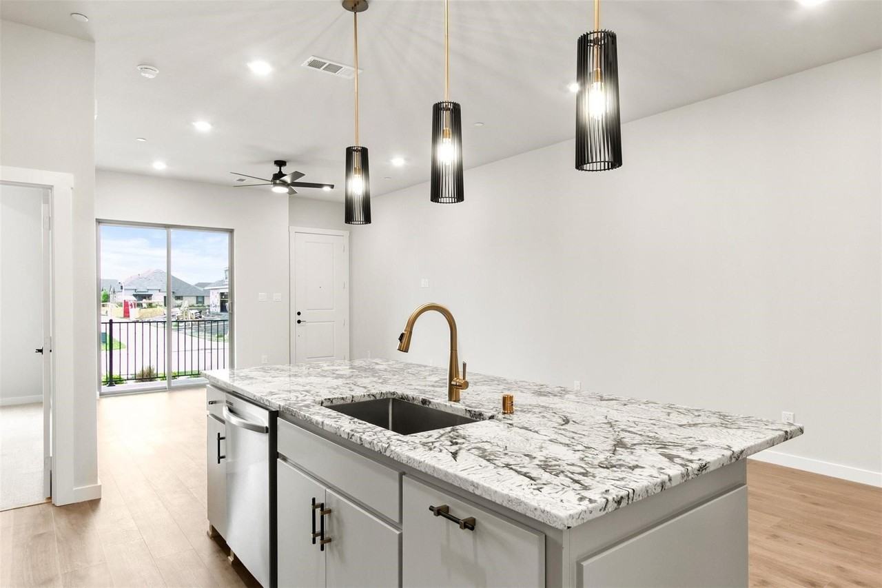 604 Tall Grass Trl - Photo 7 of 19