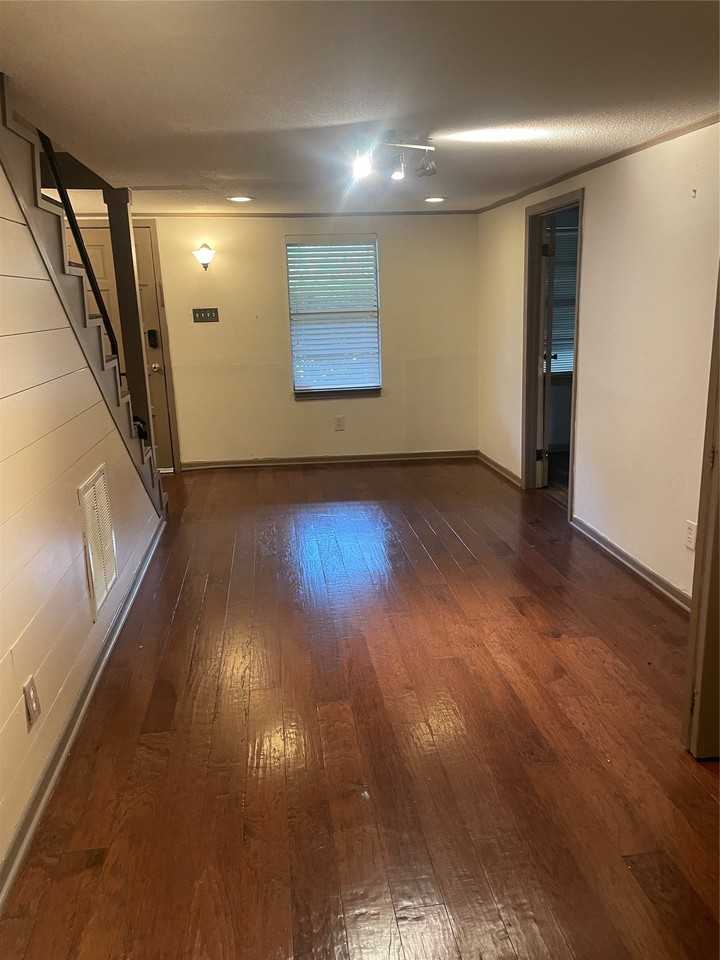 1403 S Donnybrook Ave - Photo 5 of 9