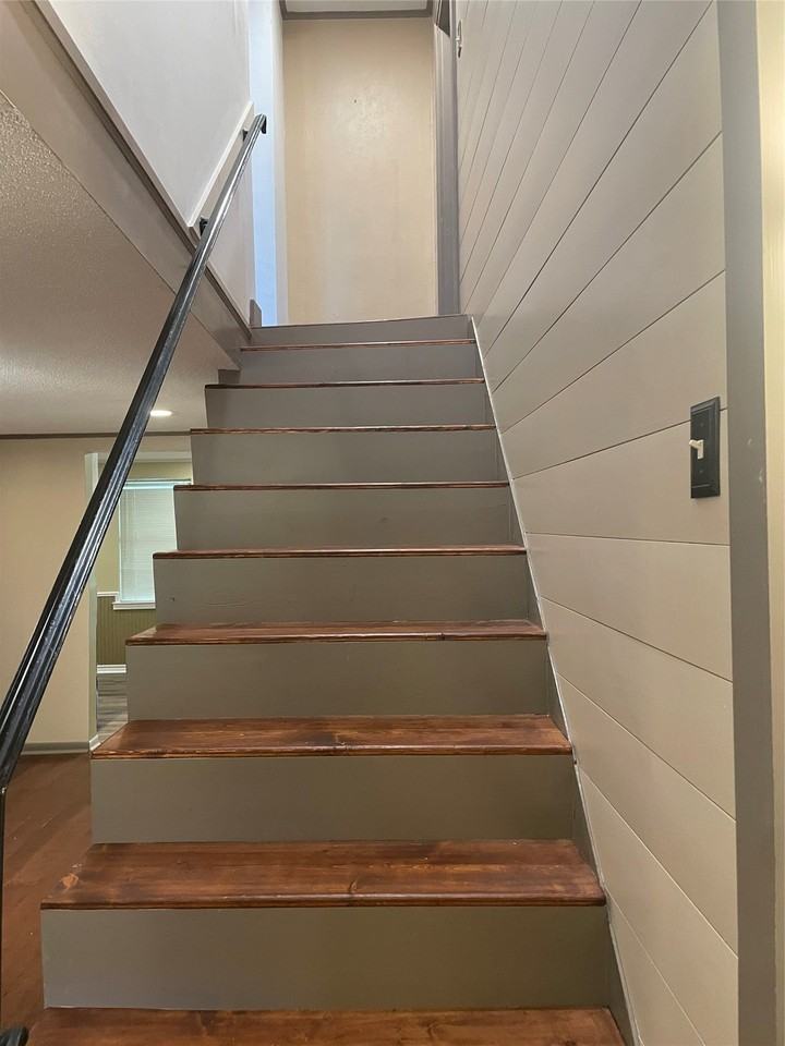 1403 S Donnybrook Ave - Photo 6 of 9