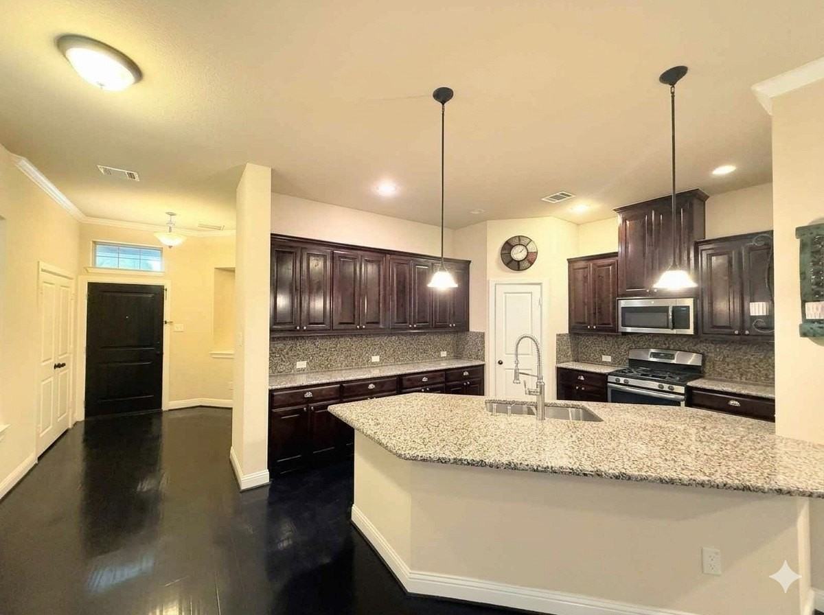 6722 Deleon St - Photo 6 of 35