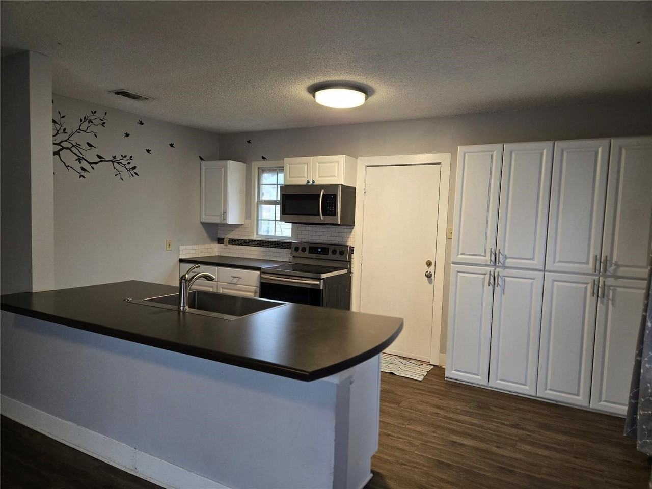 714 Jackson St - Photo 4 of 19