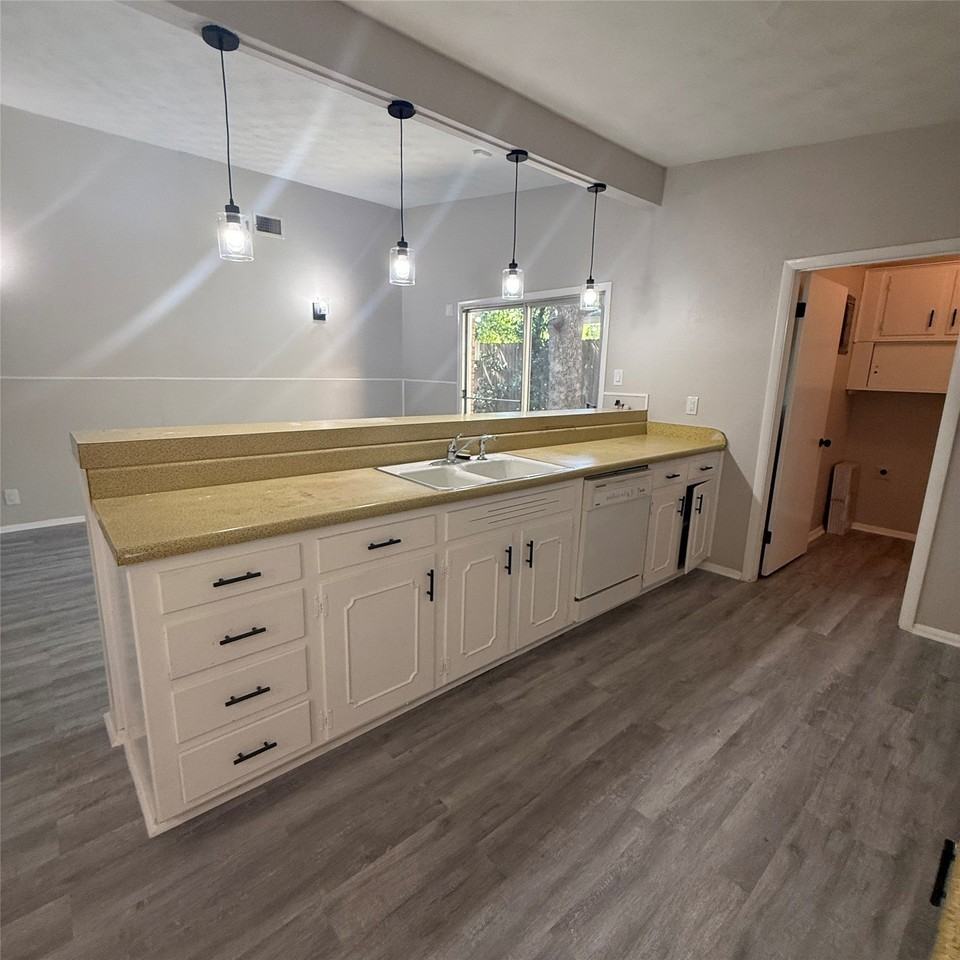 1514 Camellia Dr - Photo 3 of 25