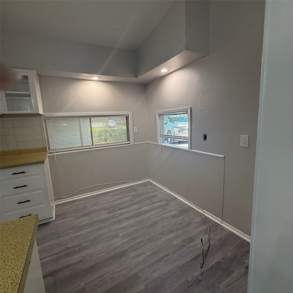 1514 Camellia Dr - Photo 6 of 25