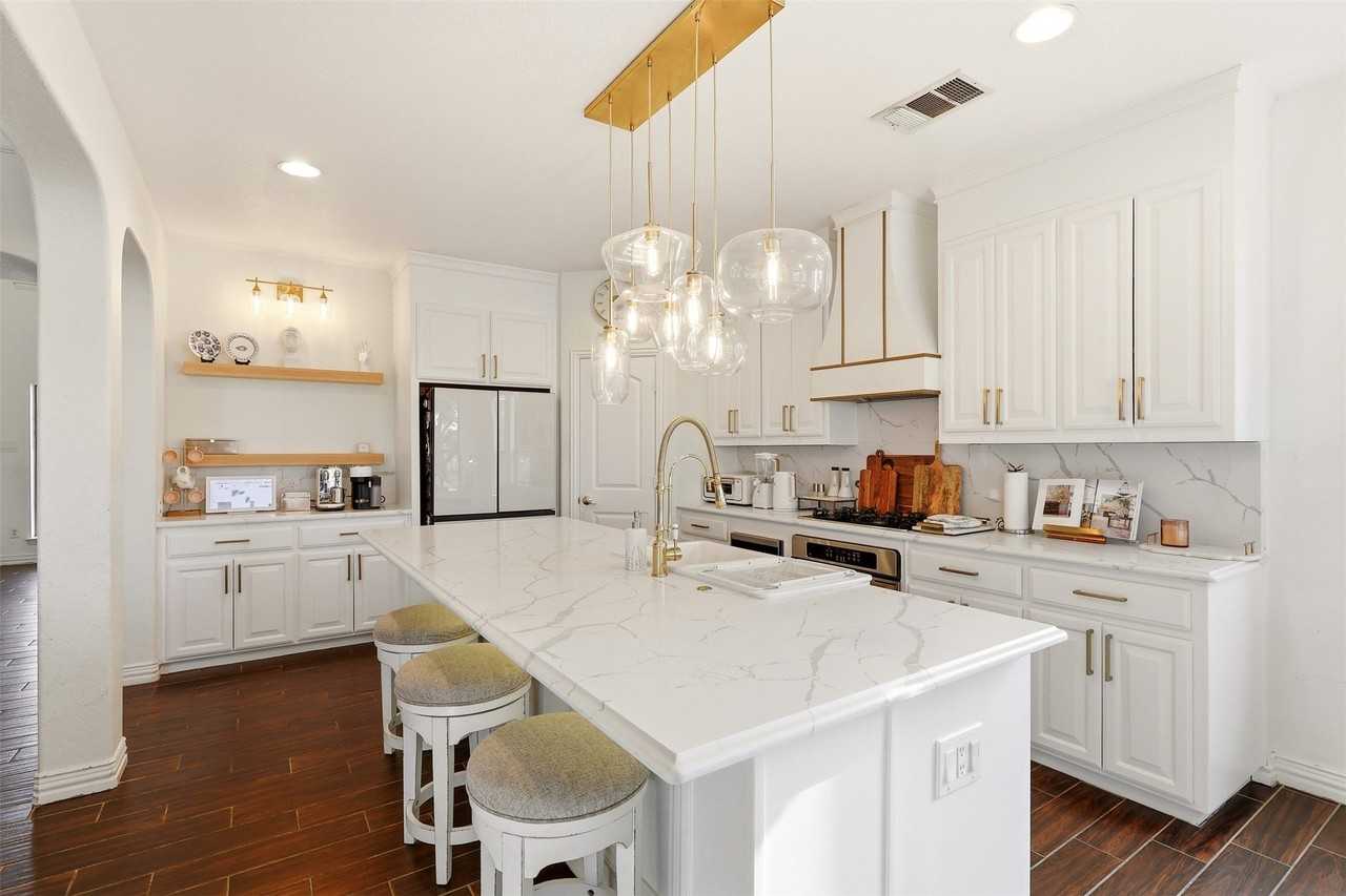 775 Burr Oak Dr - Photo 4 of 36