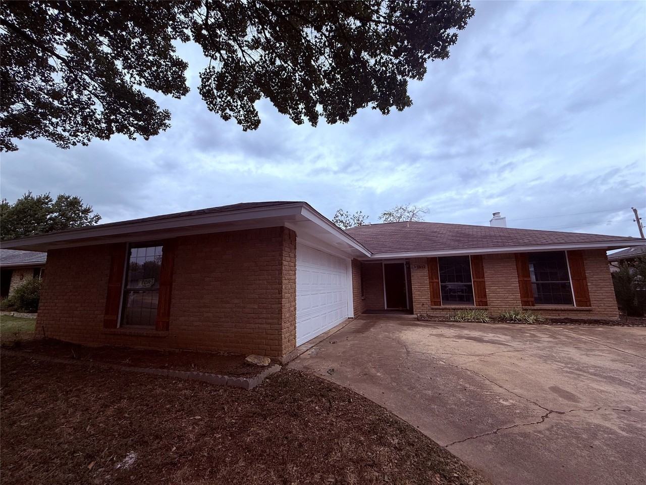 2612 S Meadow Dr - Photo 2 of 22