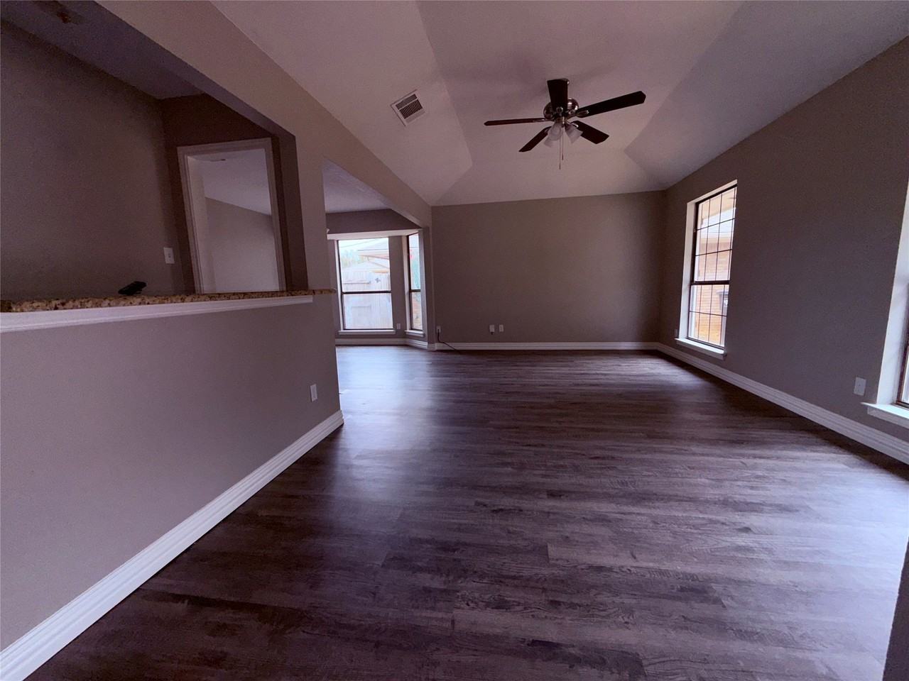 2612 S Meadow Dr - Photo 3 of 22