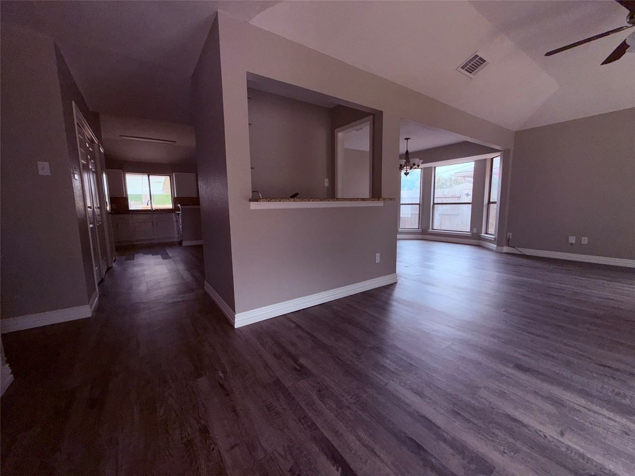 2612 S Meadow Dr - Photo 4 of 22