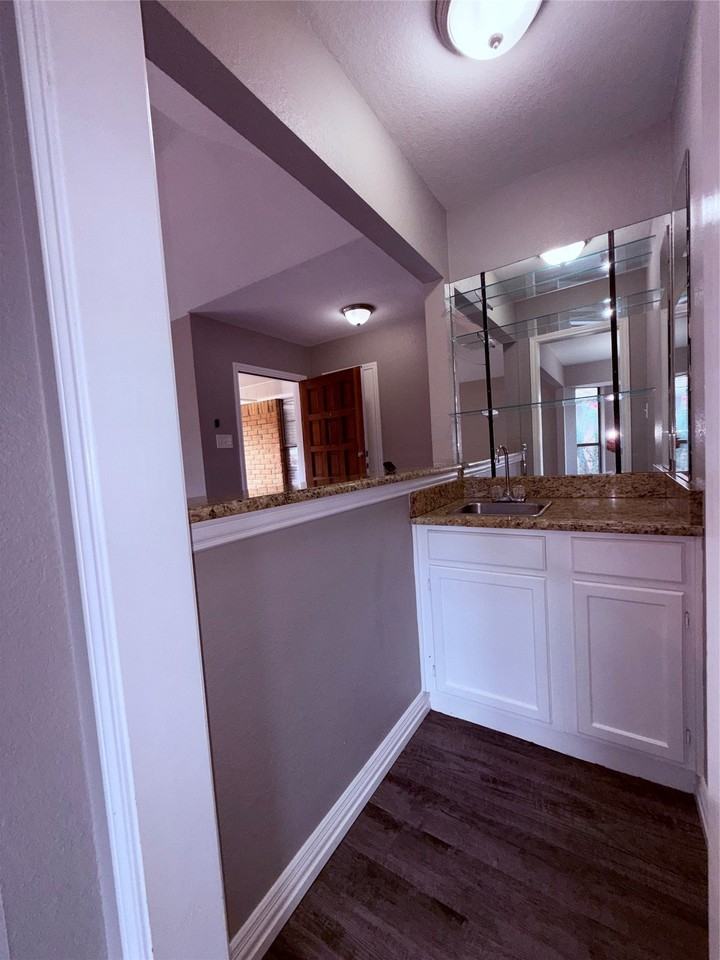 2612 S Meadow Dr - Photo 6 of 22