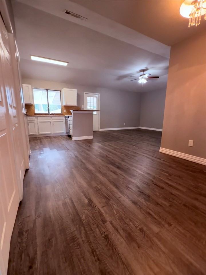 2612 S Meadow Dr - Photo 7 of 22