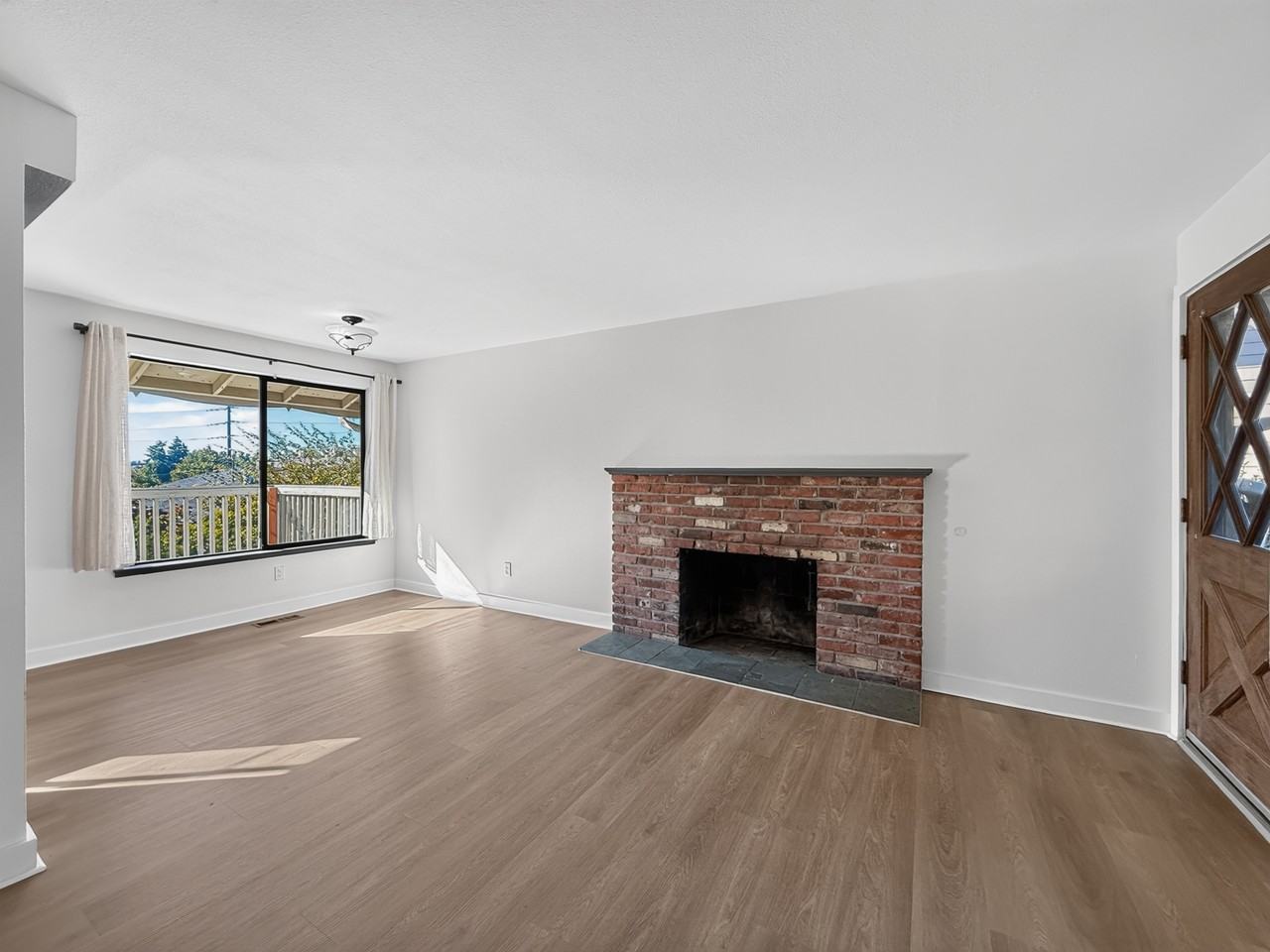 6251 3rd Ave NW, Seattle - Photo 5 of 25