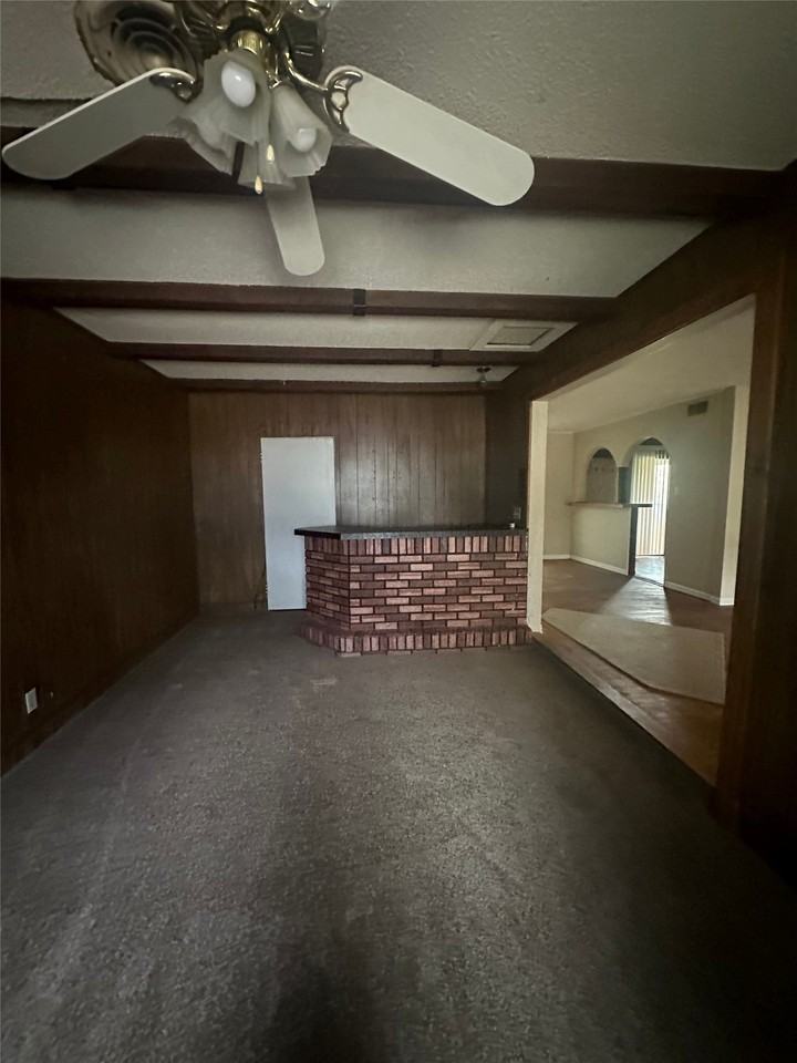 401 S Jefferson Dr - Photo 5 of 17