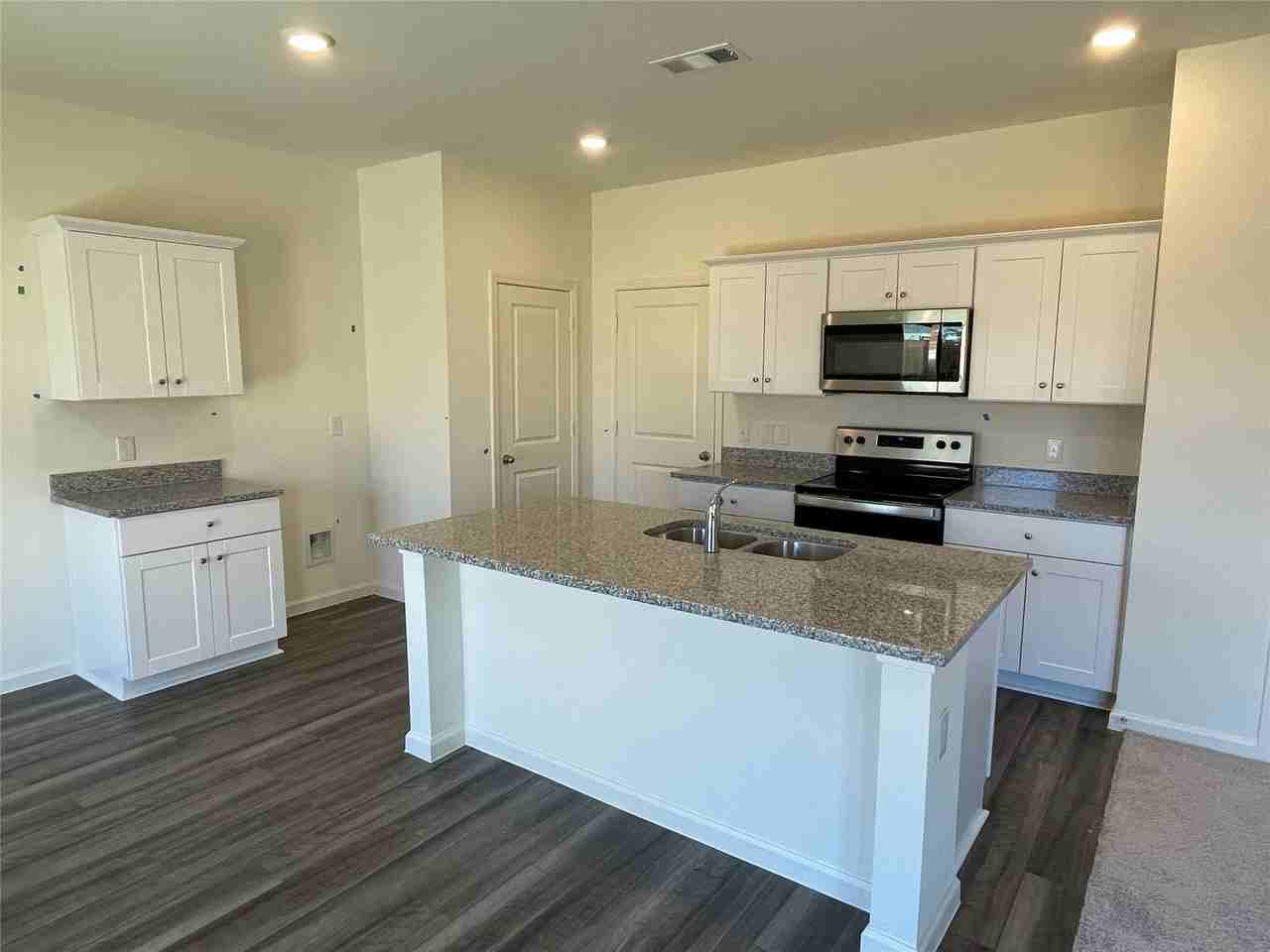 1815 Chapel Hill Rd - Photo 4 of 20