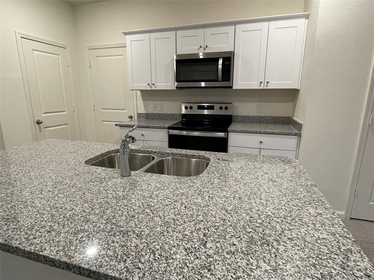1815 Chapel Hill Rd - Photo 5 of 20