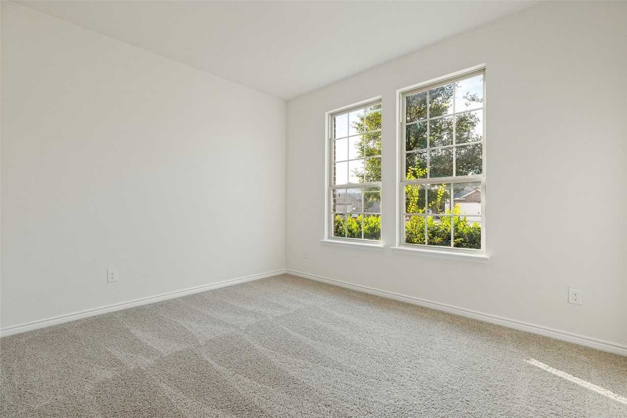 1012 Crepe Myrtle Ln - Photo 7 of 12