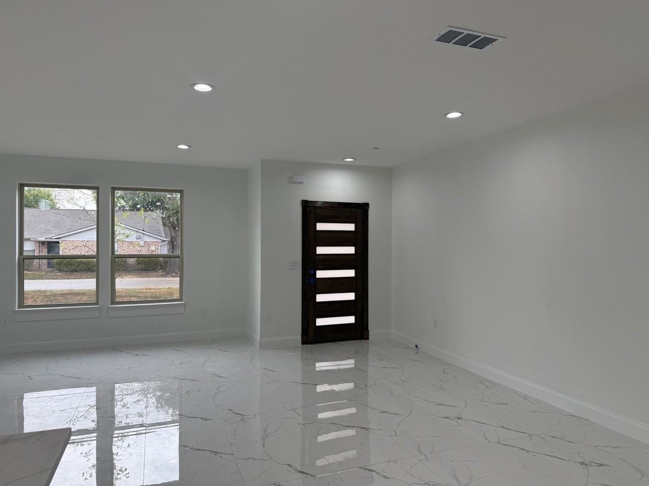 6218 Dewitt St - Photo 4 of 23